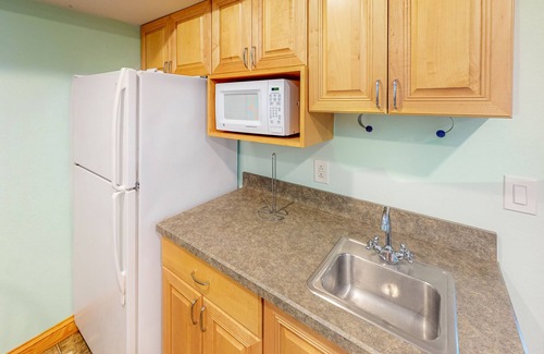 Pine Island House | Luxury 5BR | Private Pool | Hot Tub | Deck