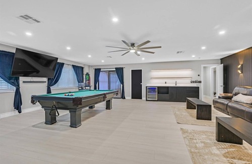 Foothills House | Luxury 5BR Retreat Pool, Hot Tub, Gym 7000sqf