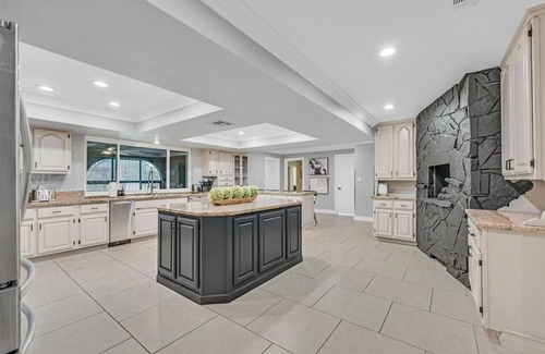 Foothills House | Luxury 5BR Retreat Pool, Hot Tub, Gym 7000sqf