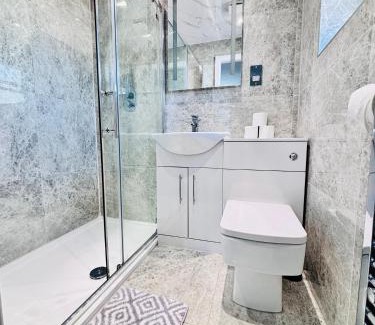 Manchester Apartment | Luxury 5BR Stay With City Access