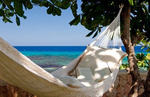 Runaway Bay Villa | Luxury 6 Bed Beach Villa in Runaway Bay