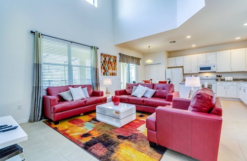 Watersong Villa | Luxury 6-Bed Villa-Private Pool, Spa & Games Room-Near Disney & Top attractions!