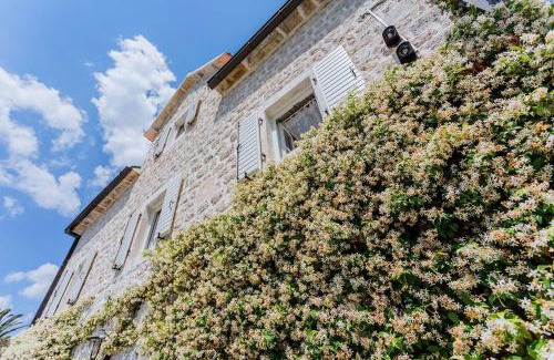 Perast Villa | Luxury 6 bedroom house on waterfront