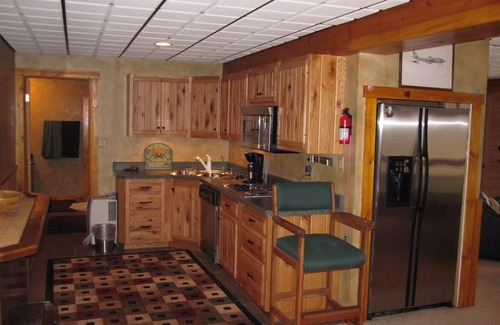 Jefferson Township Cabin | Luxury 6 bedroom Log Home w/HOT TUB/close to 7 Springs & Hidden Valley Resorts