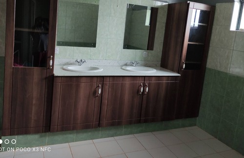Thika Villa | Luxury 6 bedroom villa centrally located in Thika, along Meru-Nanyuki highway.