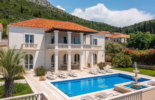 Trsteno Villa | Luxury 6-BR villa for 12, with heated pool, close to the sea