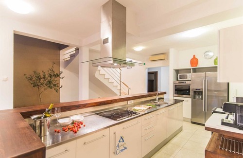 Mirce Villa | Luxury 6-BR Waterfront Villa with Infinity Pool and direct access to a pebble beach