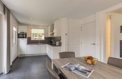Zutendaal House | Luxury 6-person bungalow in the holiday park Landal Mooi Zutendaal
