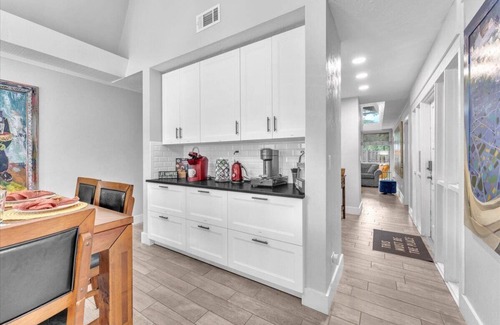 Gainesville House | Luxury 6BR Home Near UF & Downtown