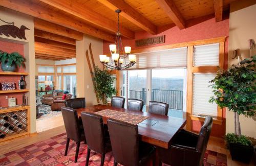 Ludlow House | Luxury 6Br Solitude Village- Indoor Bball Court, Private Tub Home