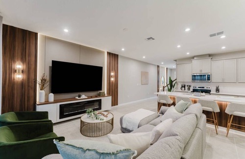 Florida Central Atlantic Coast House | Luxury 6BR Villa near Disney with Pool