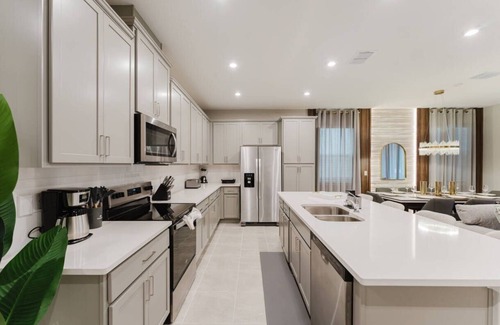 Florida Central Atlantic Coast House | Luxury 6BR Villa near Disney with Pool