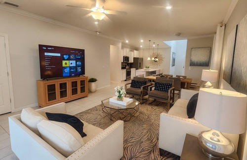 Loughman Villa | Luxury 6BR Villa w/Private Pool at Solterra