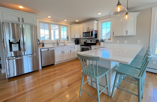 Scarborough House | Luxury 7 Bedroom Family Beach house, Steps to Beach, Hot Tub, Sleeps 22, Parking