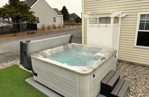 Scarborough House | Luxury 7 Bedroom Family Beach house, Steps to Beach, Hot Tub, Sleeps 22, Parking