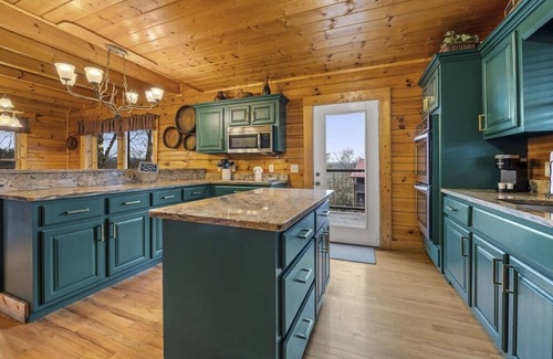 Sevierville Cabin | Luxury 7BR Cabin w/Hot Tub! Media +Game Rooms