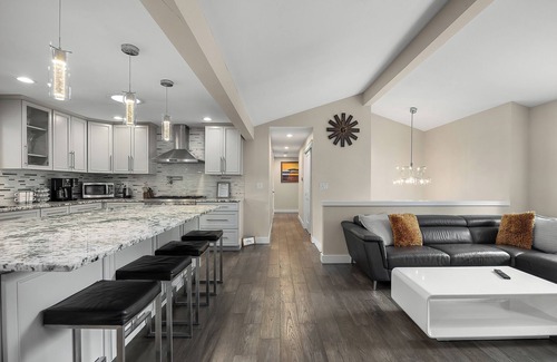 Edmonds Villa | Luxury 8 beds Villa with Private Heated Pool & Resort Amenities