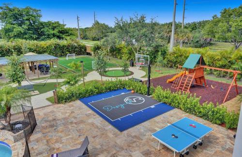 Plantation Villa | Luxury 8-BR with Pool Basketball Volleyball