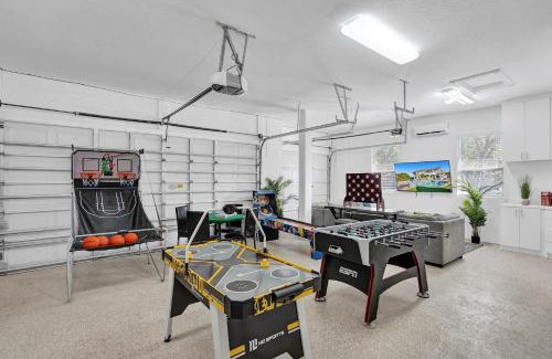 Plantation Villa | Luxury 8-BR with Pool Basketball Volleyball