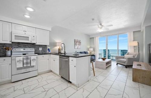 Brush - Stewarts House | Luxury 8th Floor 1 BR Condo Direct Oceanfront Wyndham Ocean Walk Resort Daytona Beach | 808