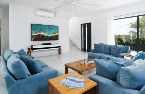 Leeward Settlement Villa | Luxury accommodation on Aqua Divina Waterfront property! Pool!4 ensuite bedrooms