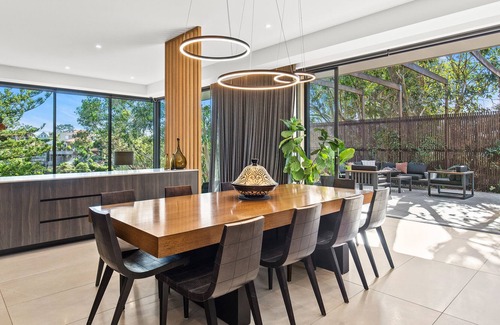 Mount Eliza House | Luxury accommodation, stroll to beach, private yard overlooking bushland