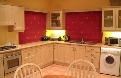 Bryansford Cottage | Luxury accommodation in an Area of Outstanding Natural Beauty * FREE WIFI*