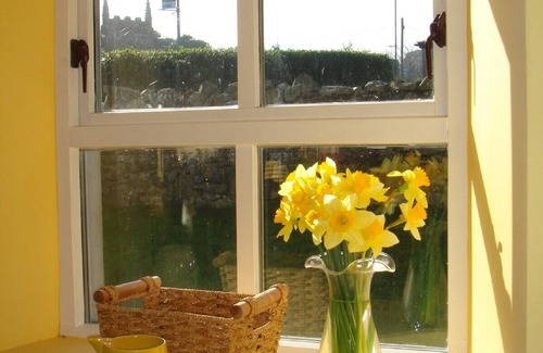 Bryansford Cottage | Luxury accommodation in an Area of Outstanding Natural Beauty * FREE WIFI*