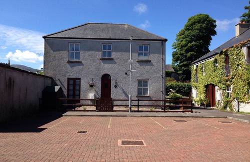 Bryansford Cottage | Luxury accommodation in an Area of Outstanding Natural Beauty * FREE WIFI*