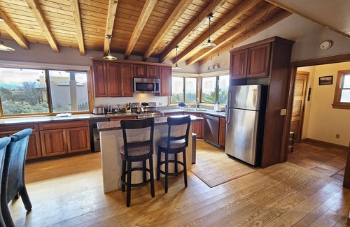 El Prado House | Luxury Adobe Gem - Epic Mountain Views, Hot Tub, Foosball, Loft