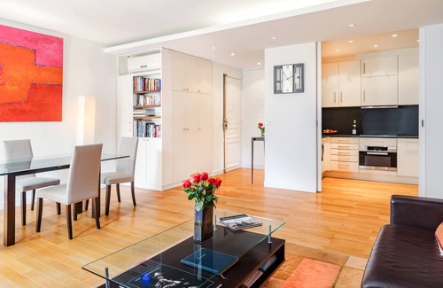 Palais-Royal Apartment | Luxury Air Con 2 bedrm 2.5 baths near new in the heart of Paris near Louvre