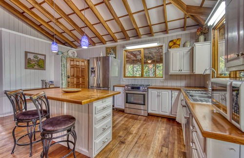 Cahuita Villa | Luxury Air-conditioed home in Cahuita, 4 min walk from the beach!