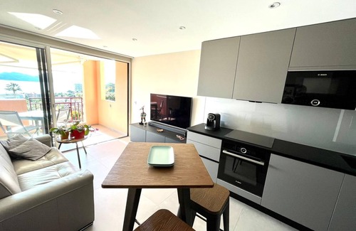 La Croix des Gardes Apartment | Luxury air-conditioned apartment 600 metres from the beach * class