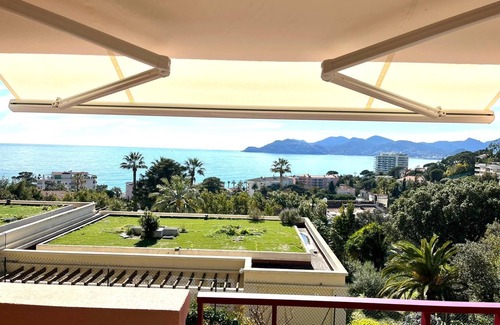 La Croix des Gardes Apartment | Luxury air-conditioned apartment 600 metres from the beach * class