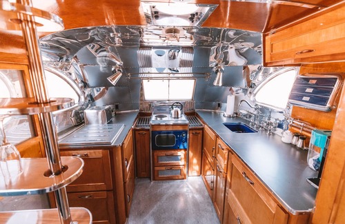 Malibu RV Rental | Luxury Airstream in Malibu - Queen Bee at Free2Bee