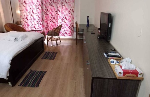 Tapovan Apartment | Luxury Aloha 1BR & 1LR Apartment