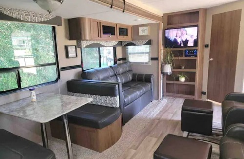 Live Oak House | Luxury and comfort Rv on a farm