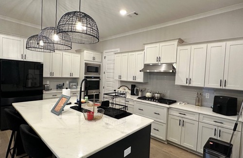 Arlington House | Luxury and Executive 4-bedroom house, Close to Blue Oval City