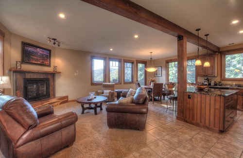 Breckenridge Heights House | Luxury and Light Mountain Escape