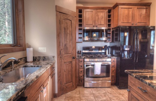 Breckenridge Heights House | Luxury and Light Mountain Escape