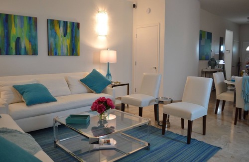 Grace Bay House | LUXURY AND LOCATION COMBINED IN THE HEART OF GRACE BAY-WALK TO EVERYTHING!