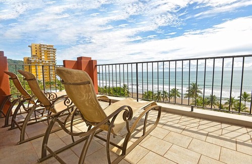 Jaco Condo | Luxury and Location: Vista Mar Beach Front Penthouse at Cocal Hotel & Casino!