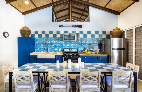 Manuel Antonio House | Luxury and Privacy 3 King Suites Central Location