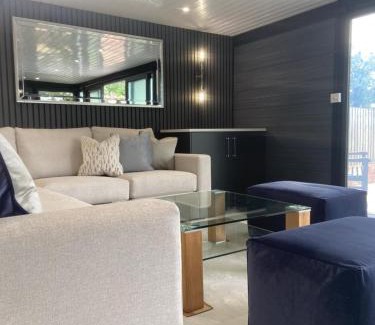 Winslow Apartment | Luxury and Style - The Garden Room