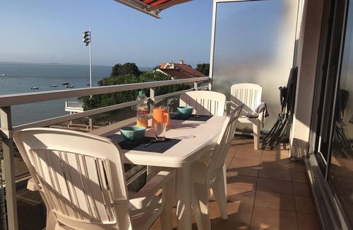 Saint-Palais-sur-Mer Apartment | Luxury apartment with terrace, beach at the foot of the building (20 m)