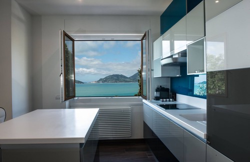 Fiascherino Apartment | Luxury apartment in Fiascherino with 50m2 terrace and fantastic sea views