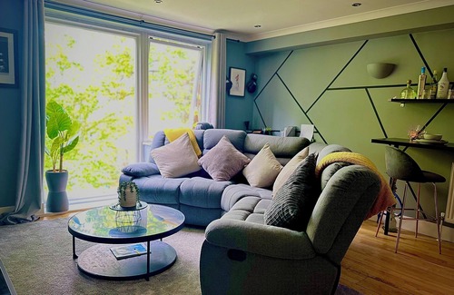 Croham Apartment | Luxury Aparment by Croydon city. Close to Gatwick Airport