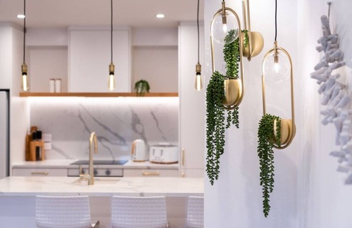 Mission Bay Apartment | Luxury Apart, Garden Views, Full Laundry, Kitchen