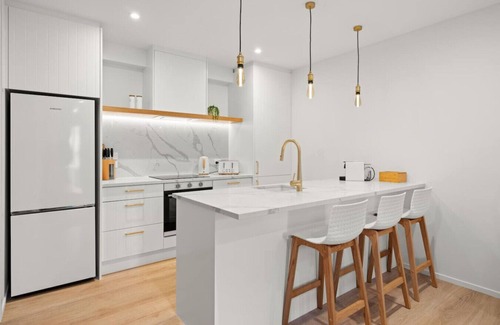 Mission Bay Apartment | Luxury Apart, Garden Views, Full Laundry, Kitchen