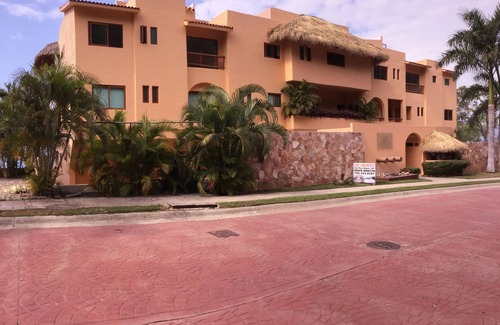 Ixtapa House | Luxury apartment with beautiful sunset sea views at Ixtapa